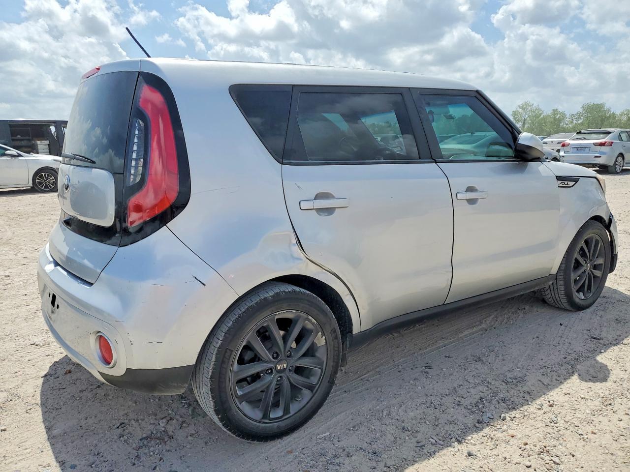 2017 Kia Soul + - Image 3