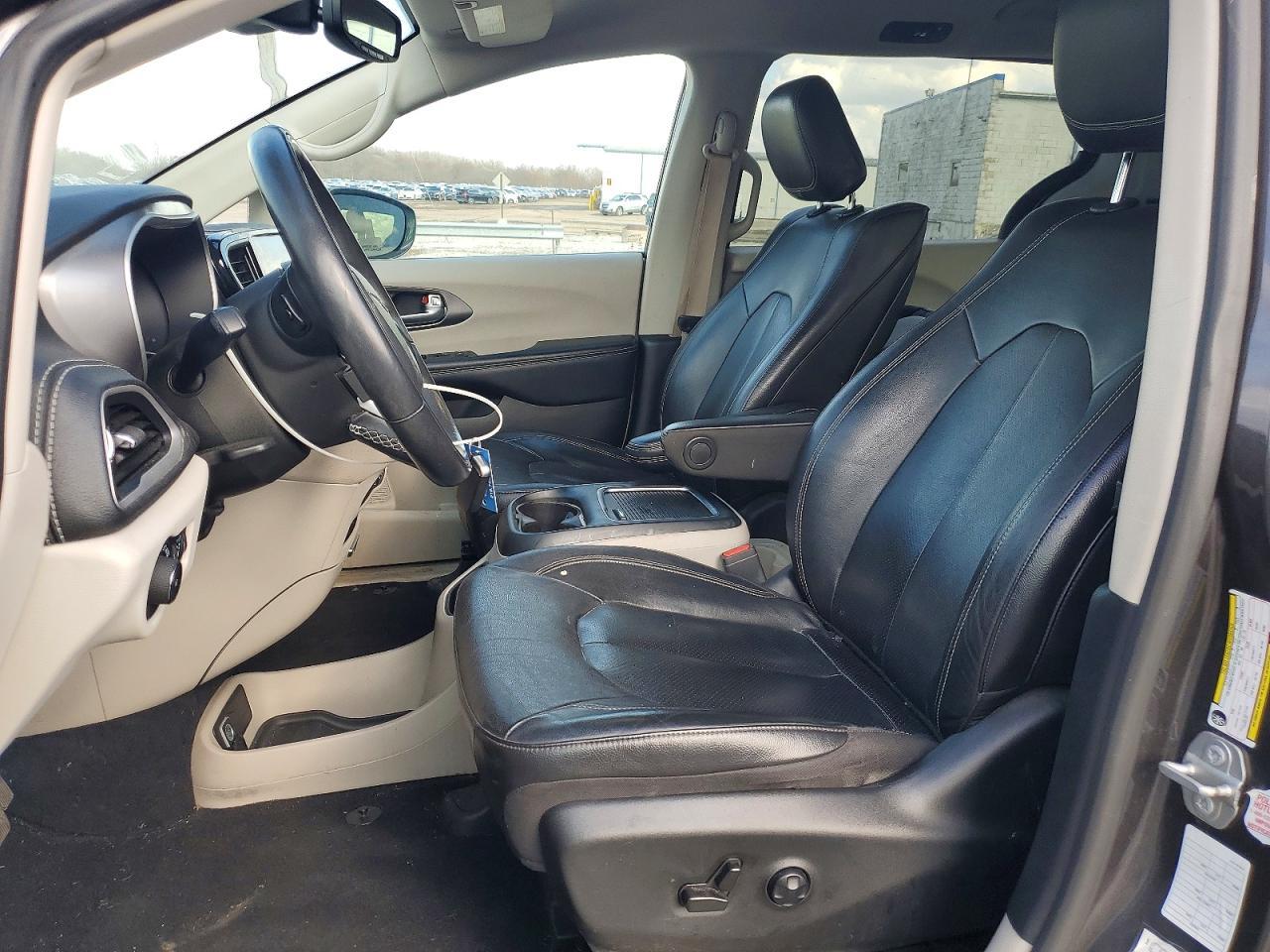 2022 Chrysler Pacifica Hybrid Touring L - Фото 7