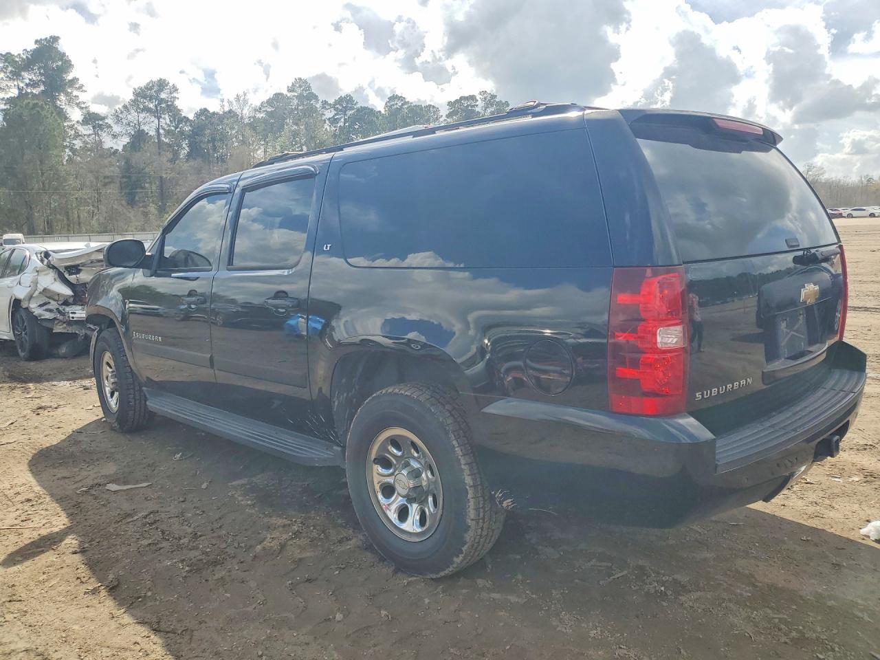 2007 Chevrolet Suburban C1500 - Фото 2