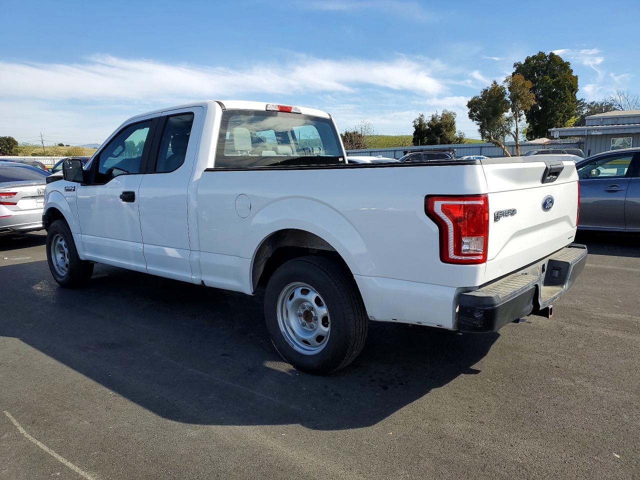 2016 Ford F150 Super Cab - Фото 2