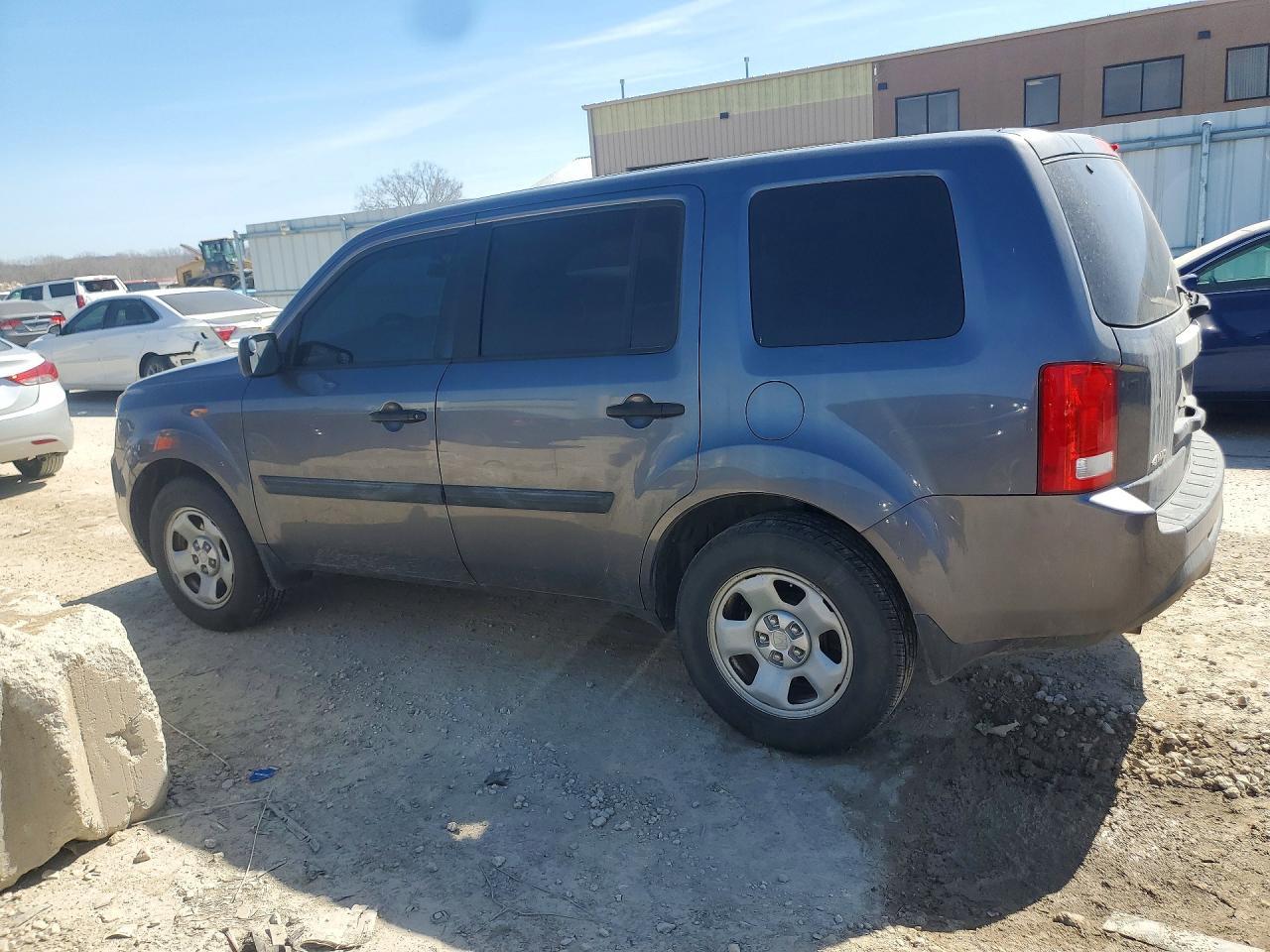 2015 Honda Pilot Lx - Image 2
