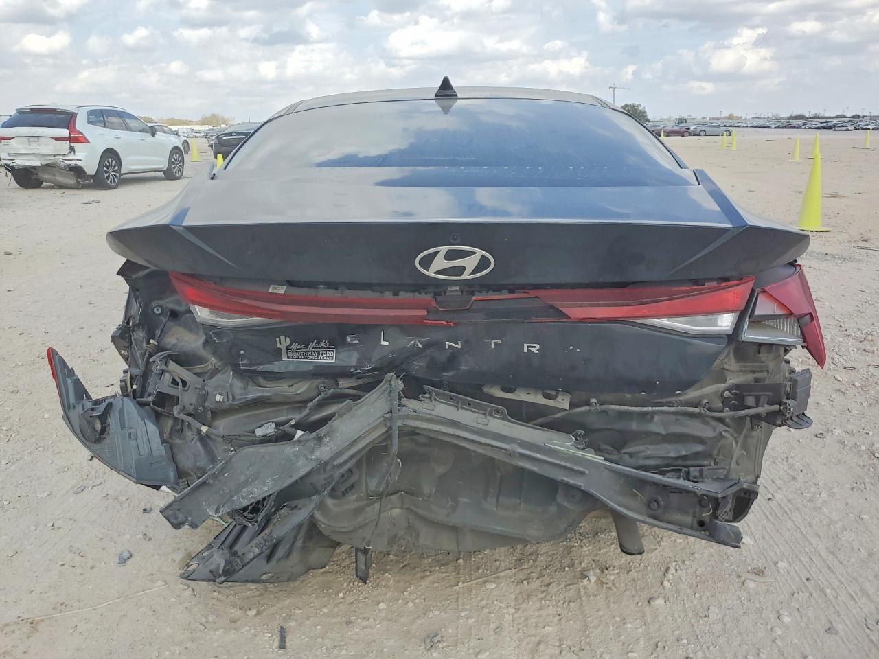 2024 Hyundai Elantra Hybrid - Фото 6