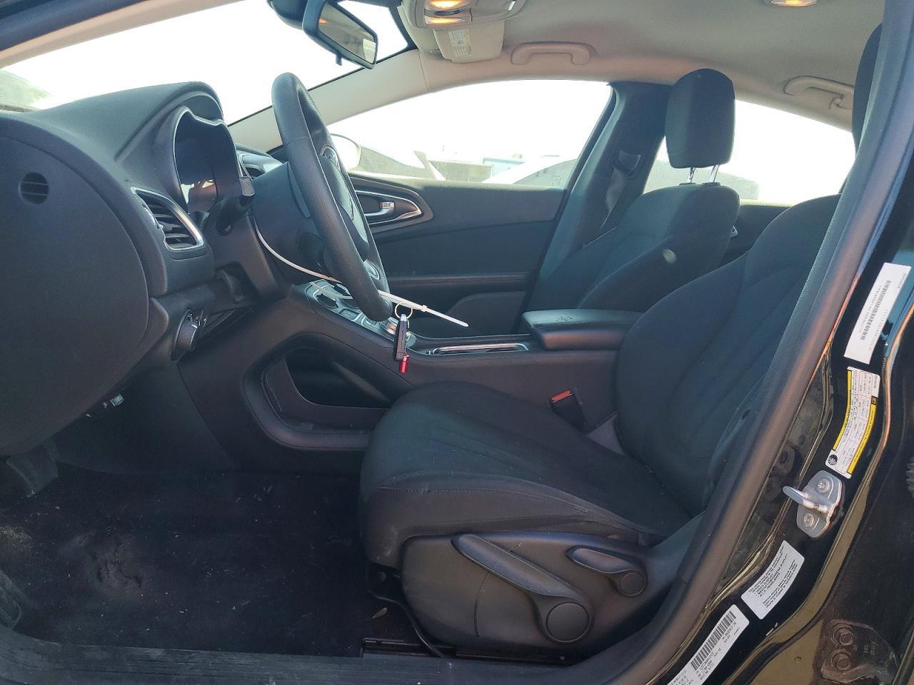 2016 Chrysler 200 Limited - Image 7