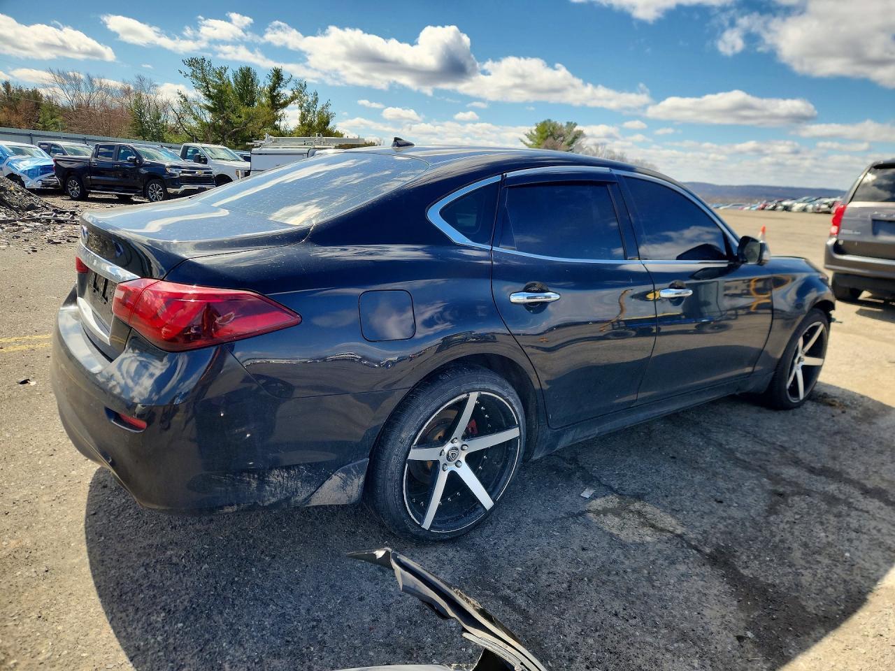 2018 Infiniti Q70 3.7 Luxe - Image 3