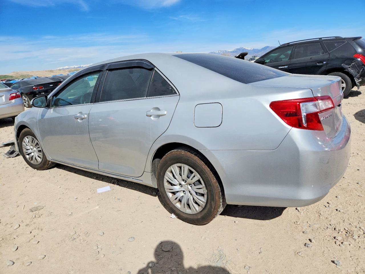 2014 Toyota Camry Le - Фото 2