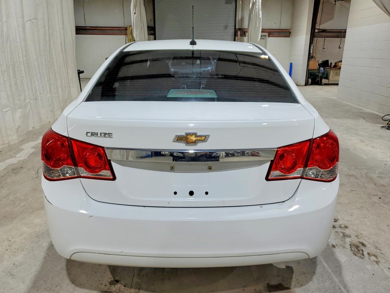 2013 Chevrolet Cruze Ls - Image 6