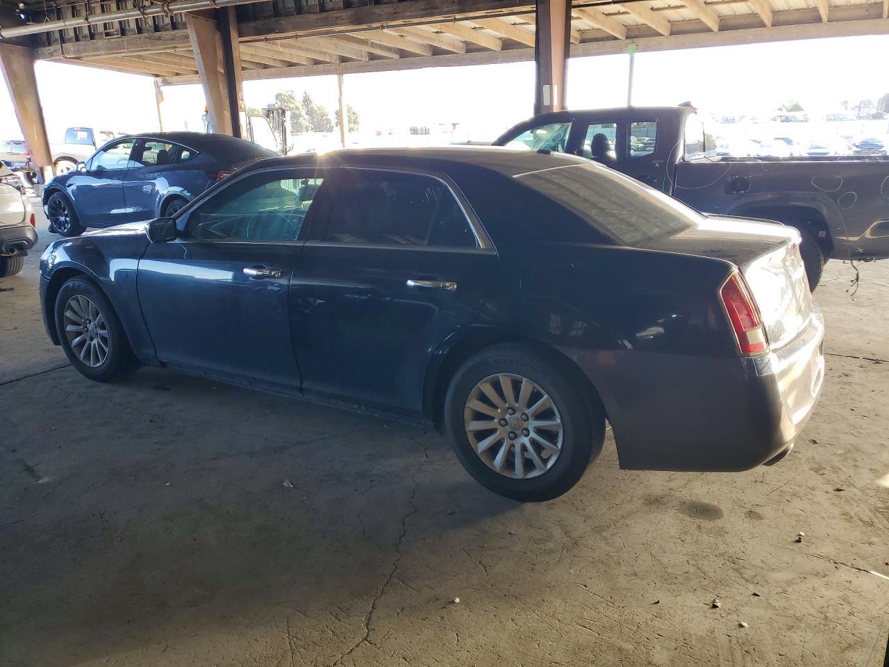 2012 Chrysler 300 - Фото 2