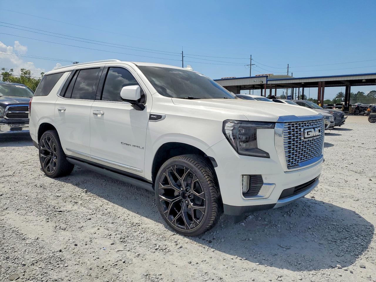 2021 GMC Yukon Denali - Image 4
