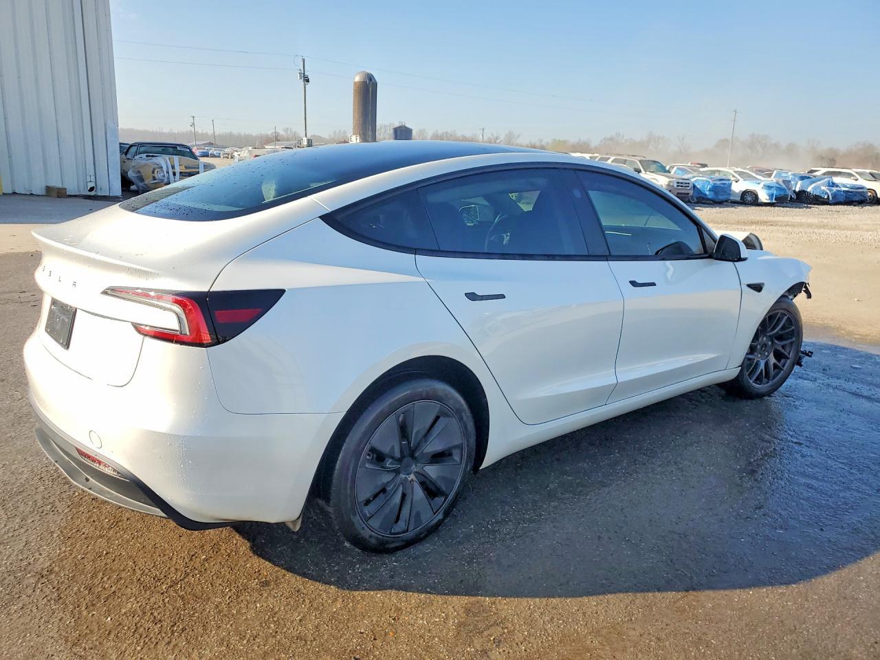 2024 Tesla Model 3 - Фото 3