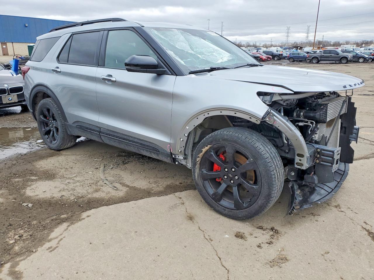 2023 Ford Explorer St - Image 4