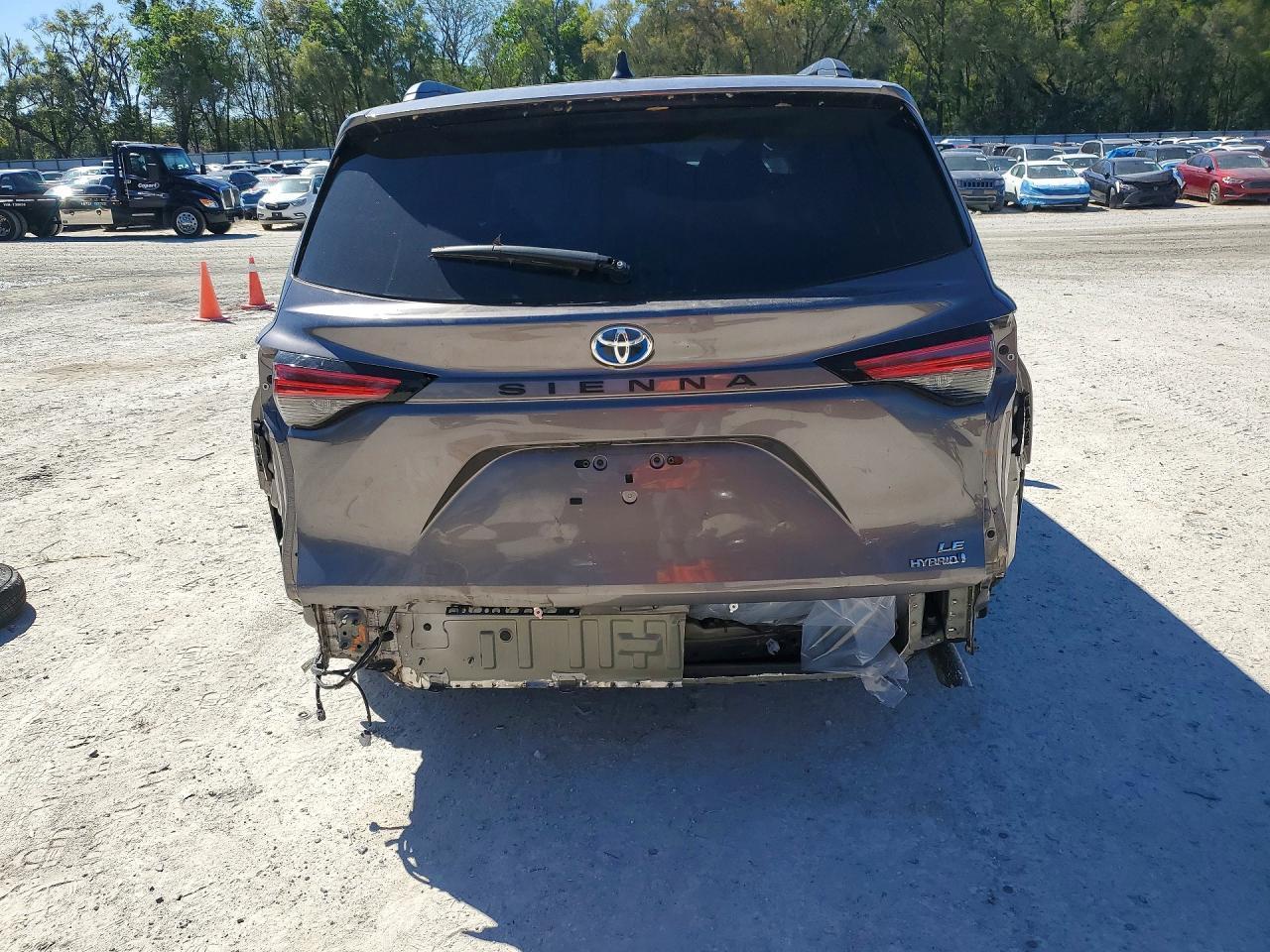 2022 Toyota Sienna Le 8-Passenger - Фото 6