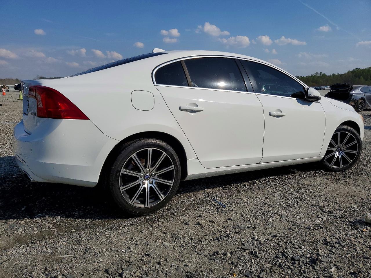2017 Volvo S60 Premier - Image 3