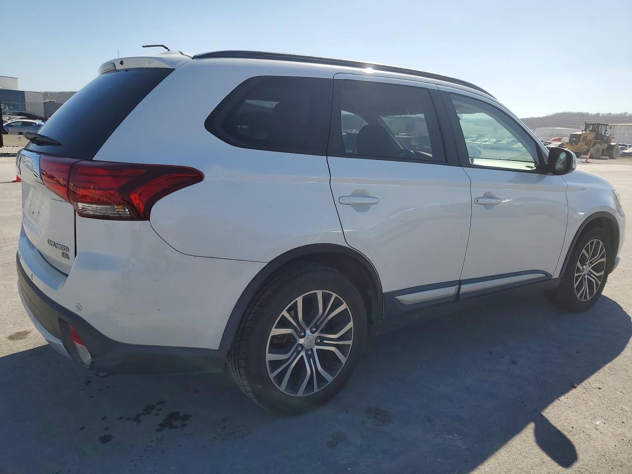 2016 Mitsubishi Outlander Se - Image 3