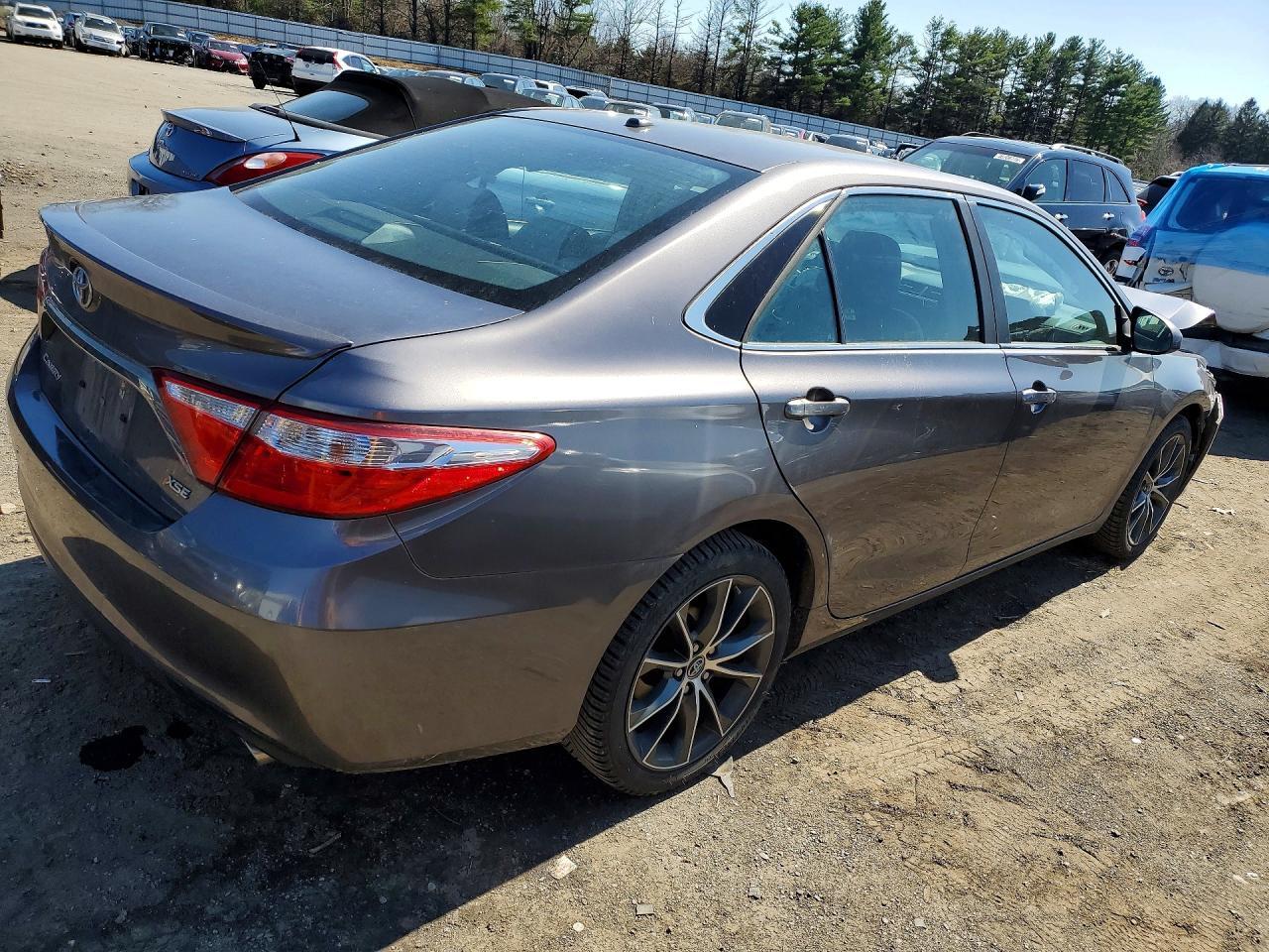 2015 Toyota Camry Xse - Image 3
