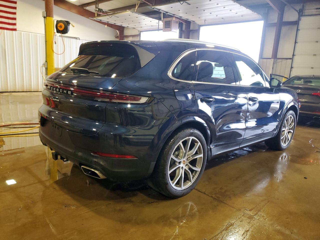 2024 Porsche Cayenne - Image 3