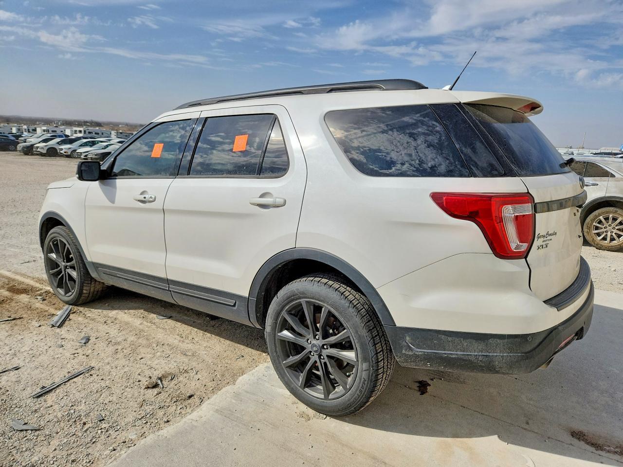 2018 Ford Explorer Xlt - Фото 2