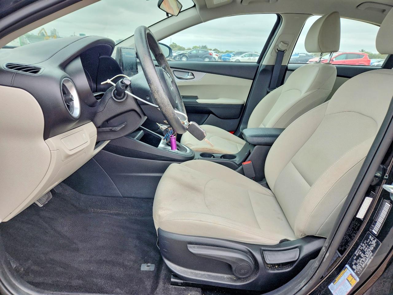 2023 Kia Forte Lxs - Image 7
