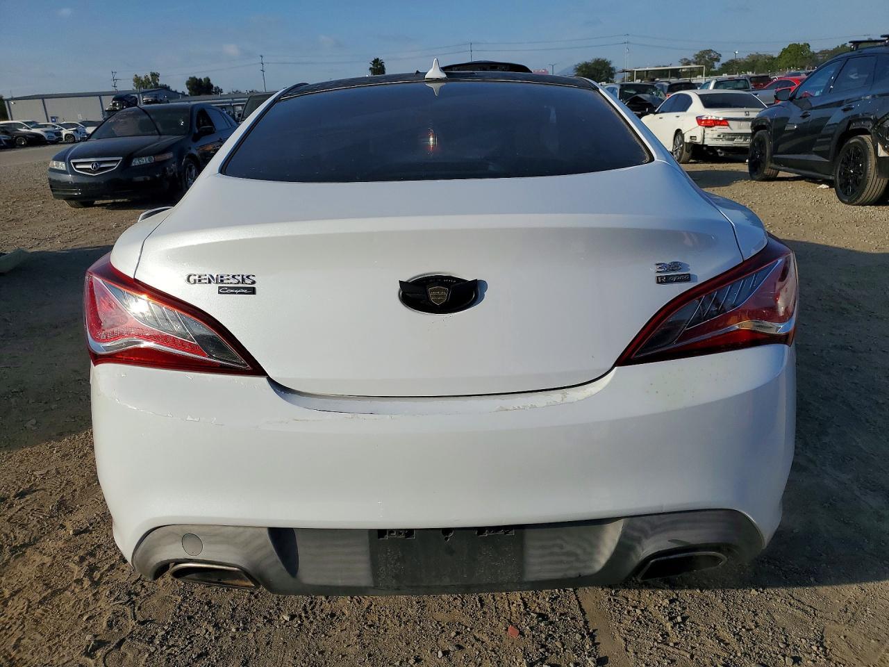 2014 Hyundai Genesis Coupe 3.8 R-Spec - Image 6