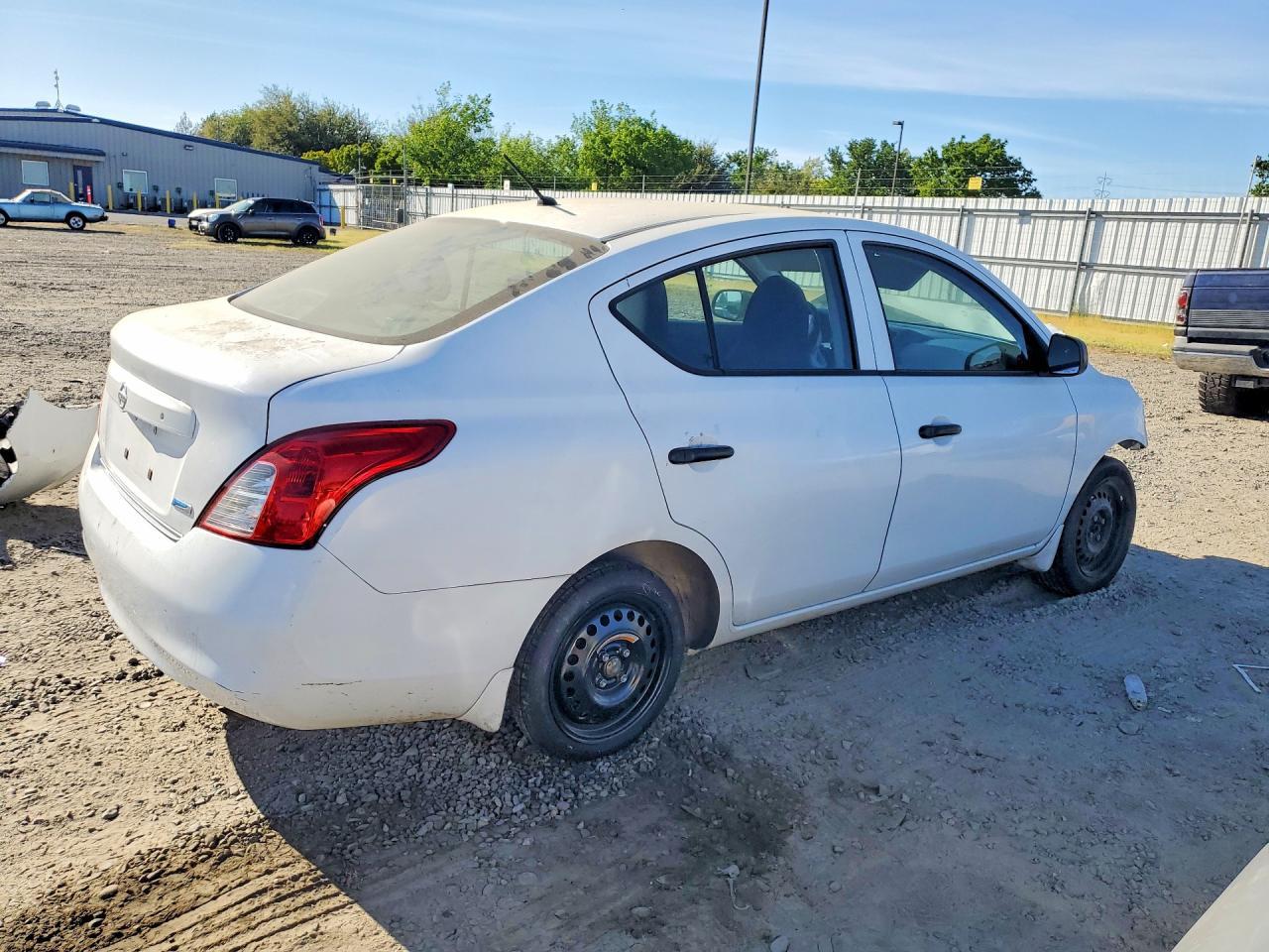 2012 Nissan Versa 1.6 S - Image 3
