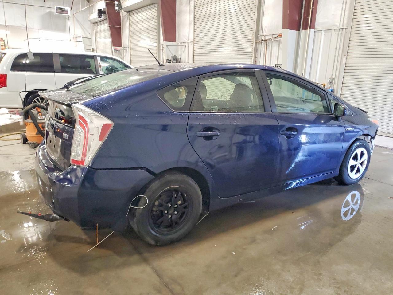 2013 Toyota Prius Two - Фото 3