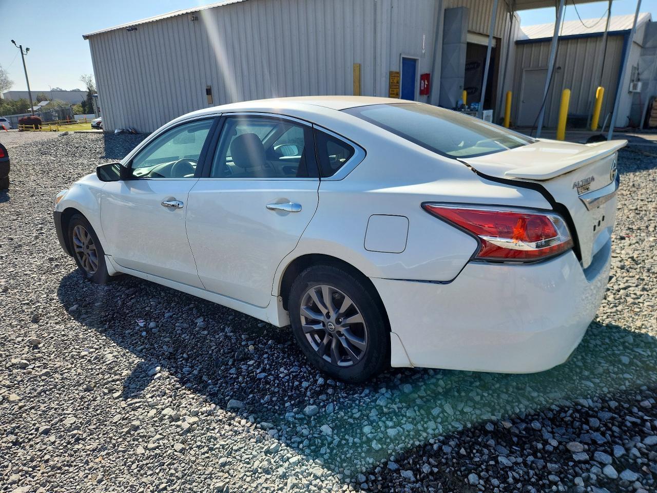 2015 Nissan Altima 2.5 S - Фото 2