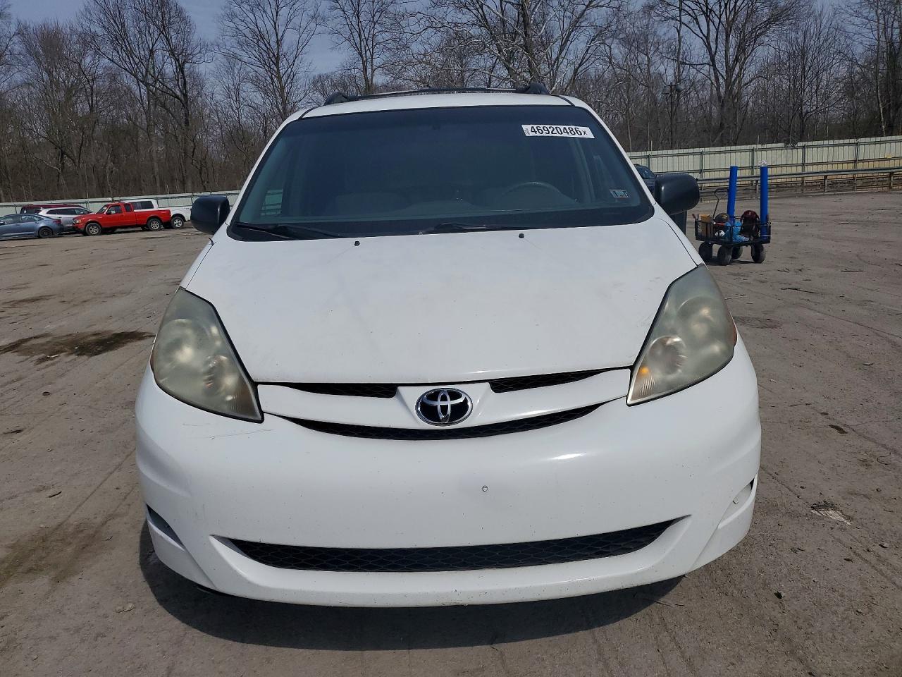 2009 Toyota Sienna Le 7-Passenger - Фото 5