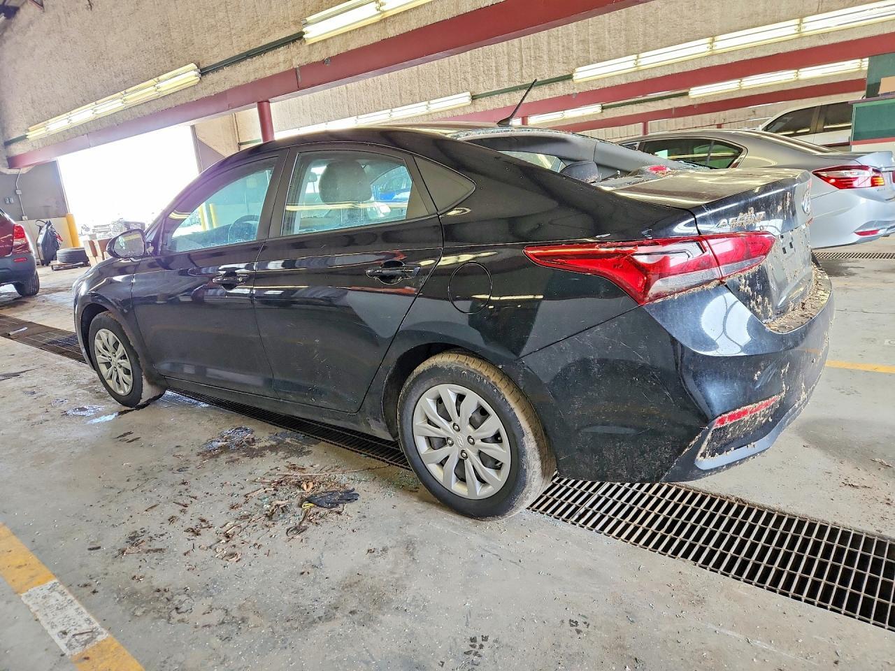 2022 Hyundai Accent Se - Фото 2