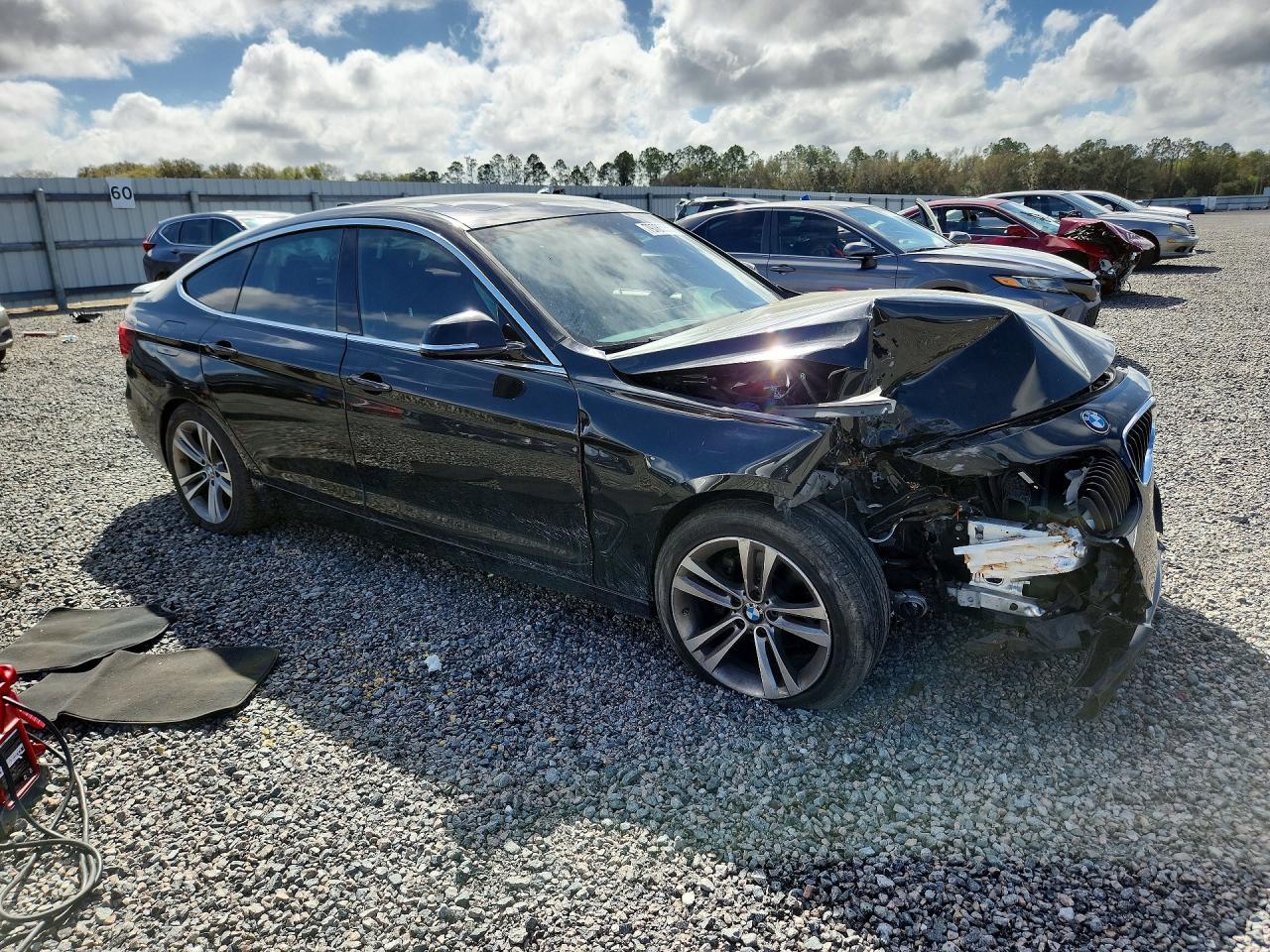 2018 BMW 330 Xigt - Image 4