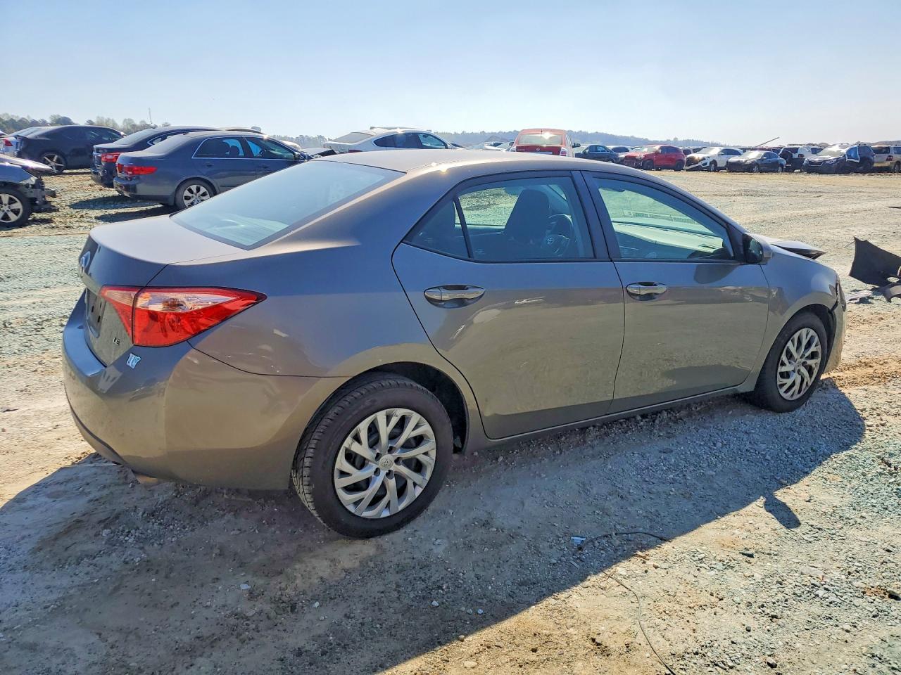 2017 Toyota Corolla Le - Фото 3