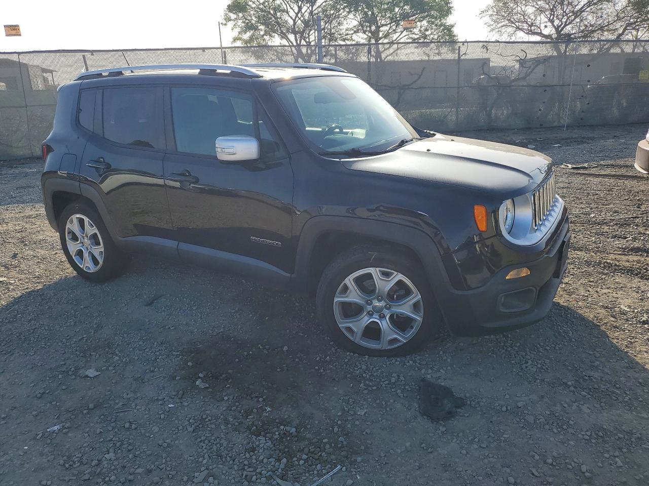 2017 Jeep Renegade Limited - Image 4