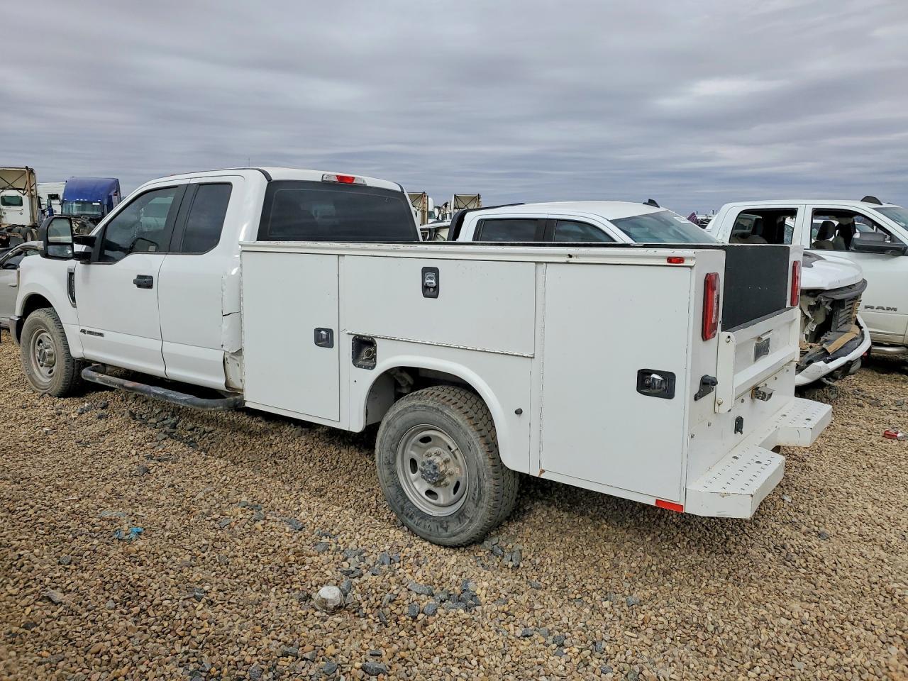 2019 Ford F350 Super Duty Utility / Service Truck - Image 2