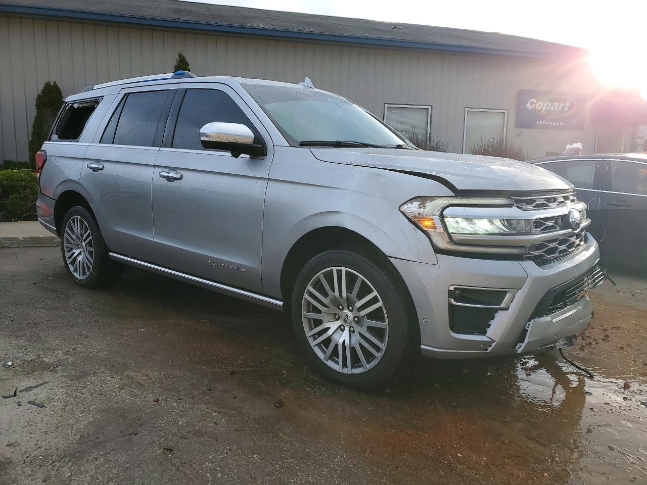 2024 Ford Expedition Platinum - Image 4