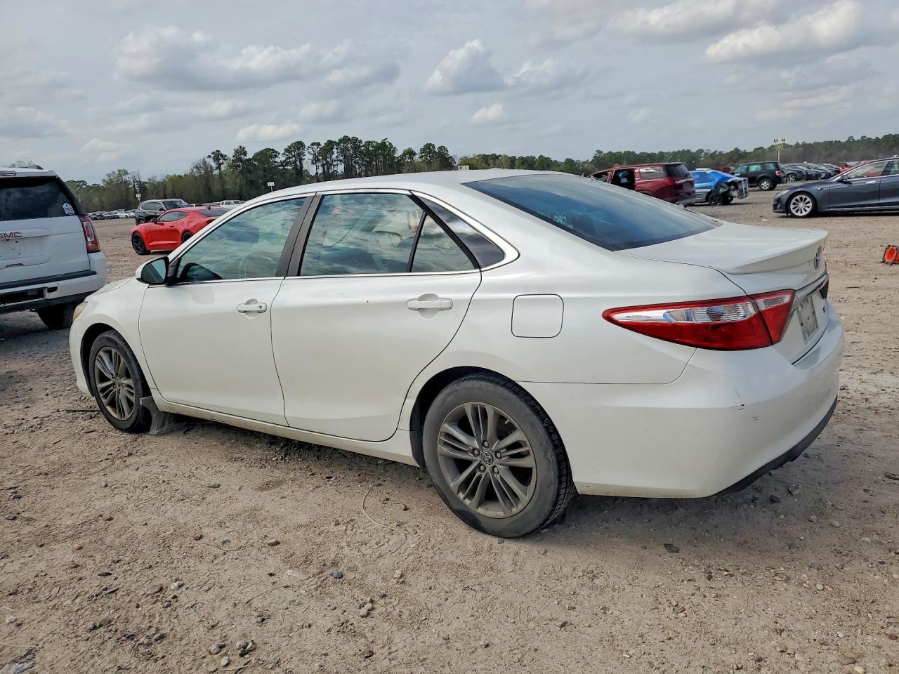 2015 Toyota Camry Se - Фото 2