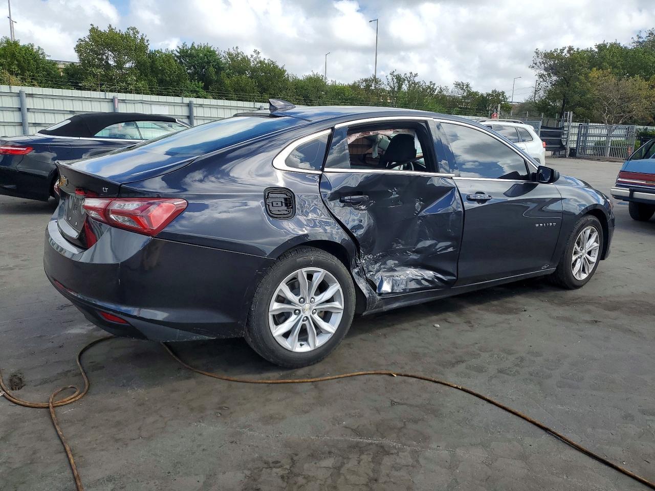 2022 Chevrolet Malibu Lt - Image 3