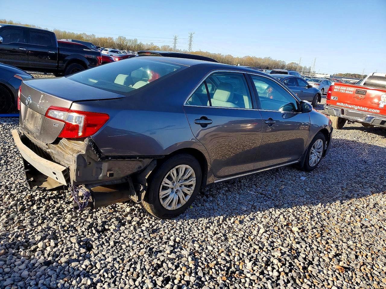 2014 Toyota Camry Le - Image 3