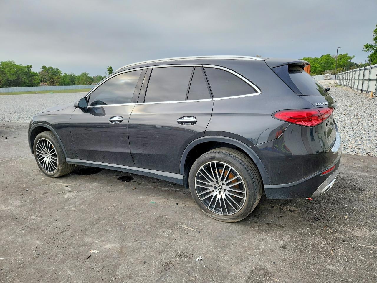 2023 Mercedes-Benz Glc 300 - Image 2