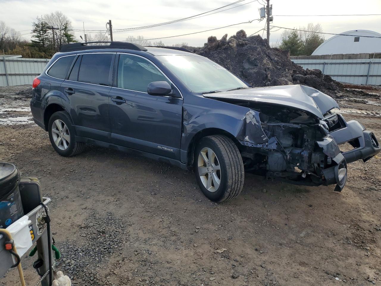 2014 Subaru Outback 2.5I Premium - Image 4