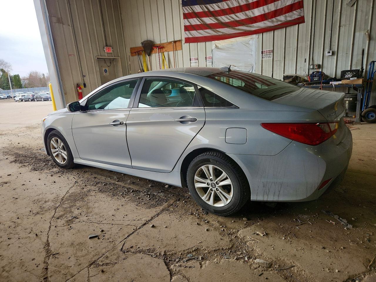 2014 Hyundai Sonata Gls - Image 2
