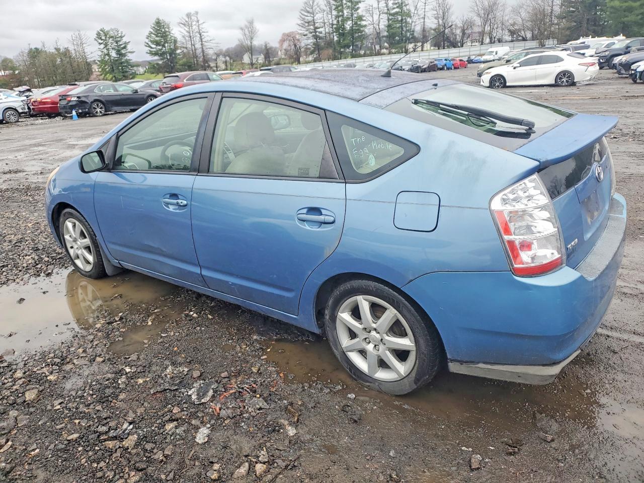 2008 Toyota Prius Touring - Image 2