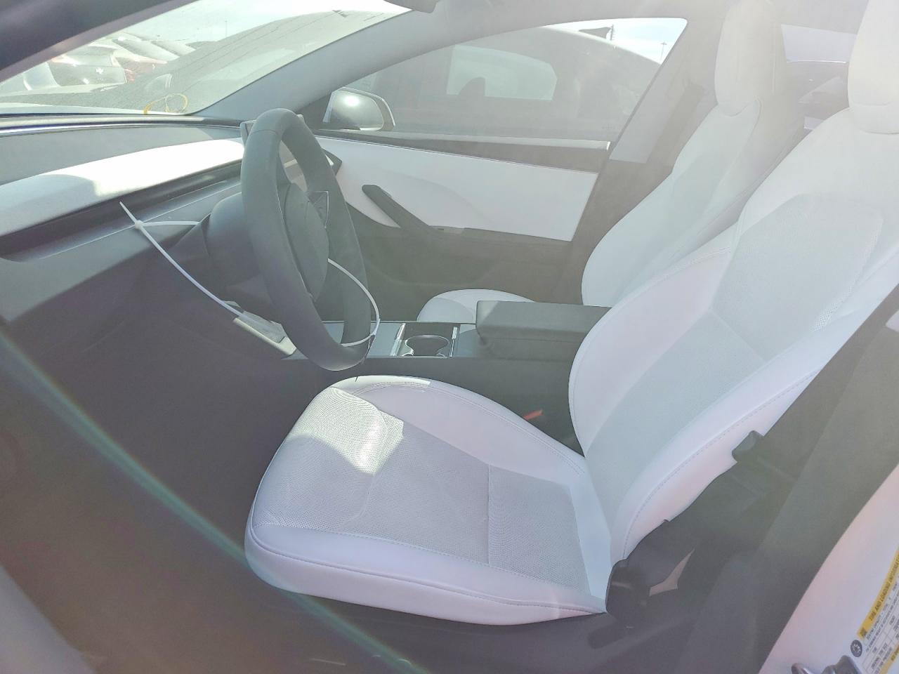 2025 Tesla Model 3 - Image 7