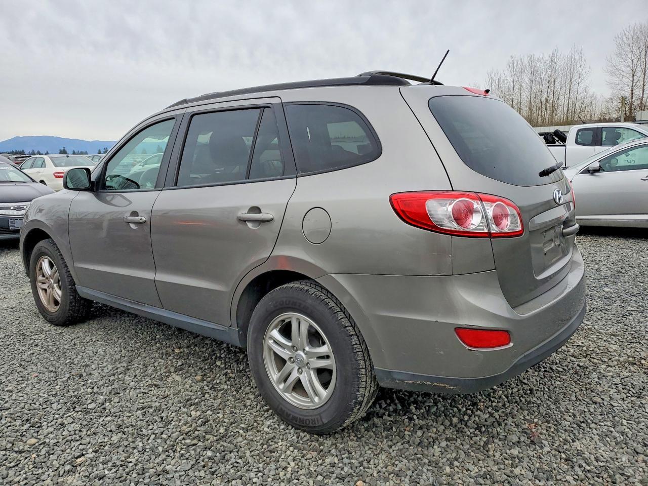 2011 Hyundai Santa Fe Gls - Image 2
