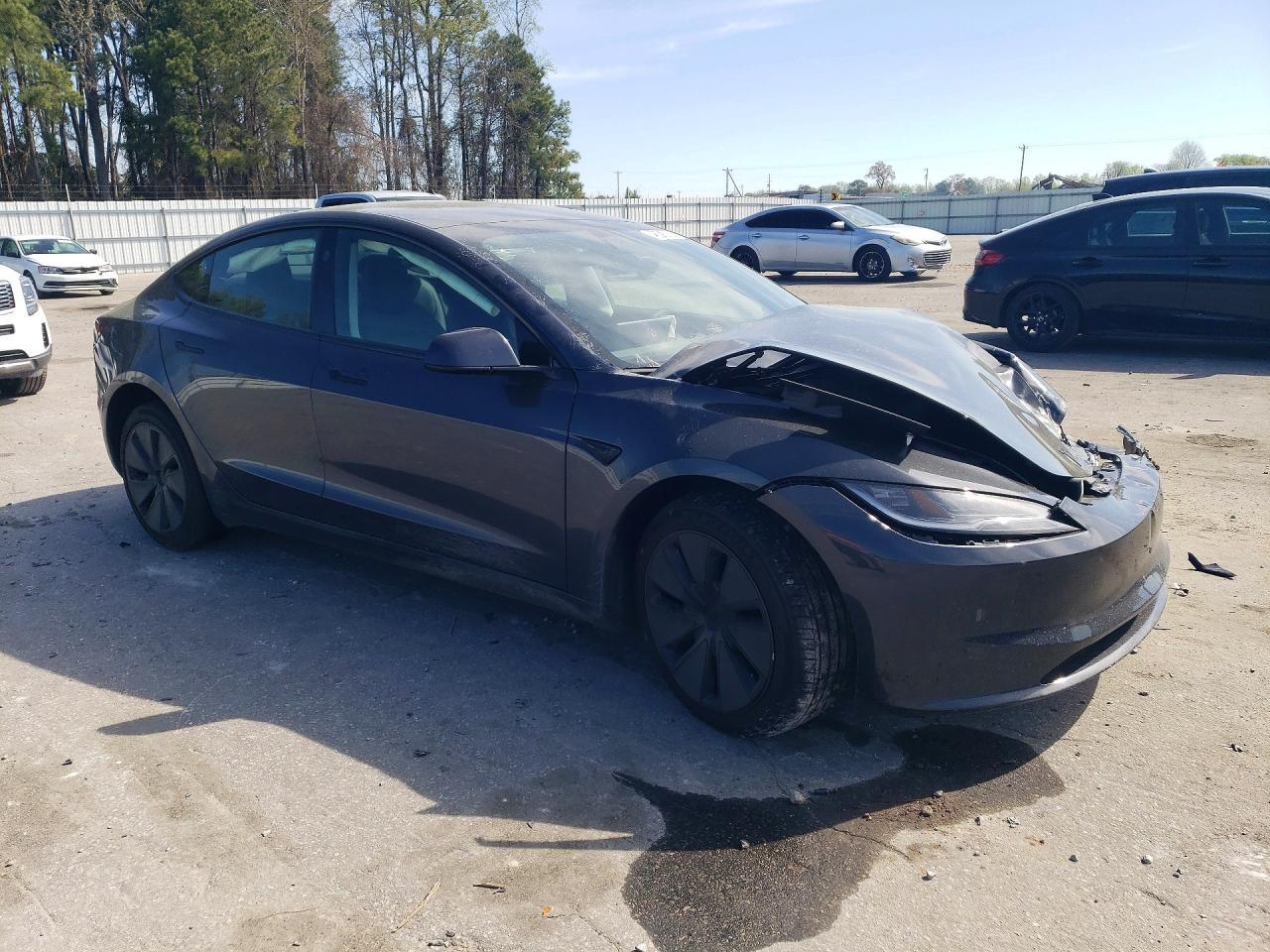 2026 Tesla Model 3 - Фото 4
