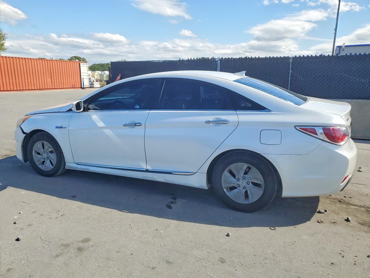 2015 Hyundai Sonata Hybrid Base - Фото 2
