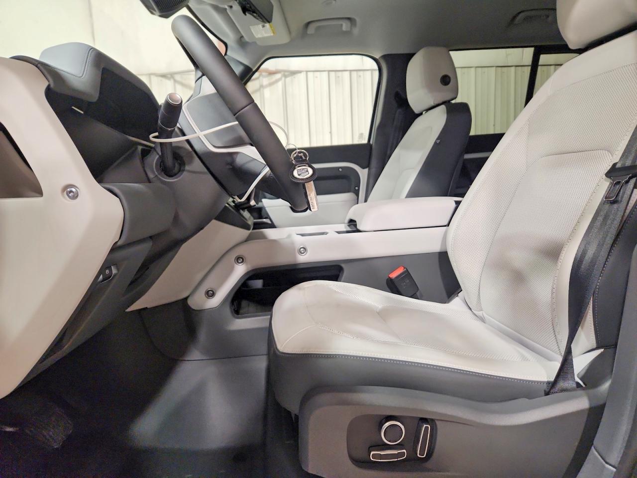 2026 Land Rover Defender 130 X-Dynamic Se - Image 7