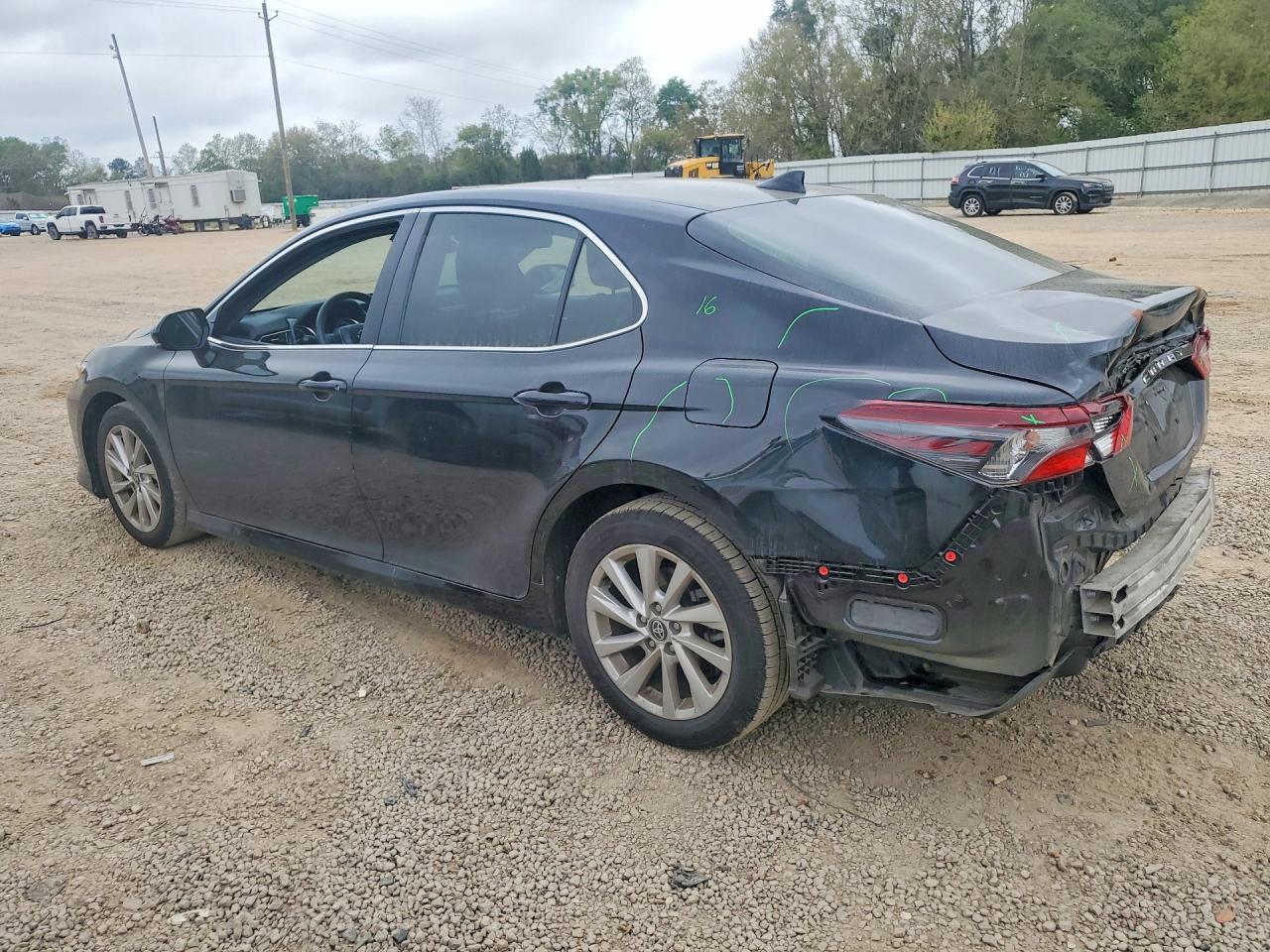 2023 Toyota Camry Le - Фото 2