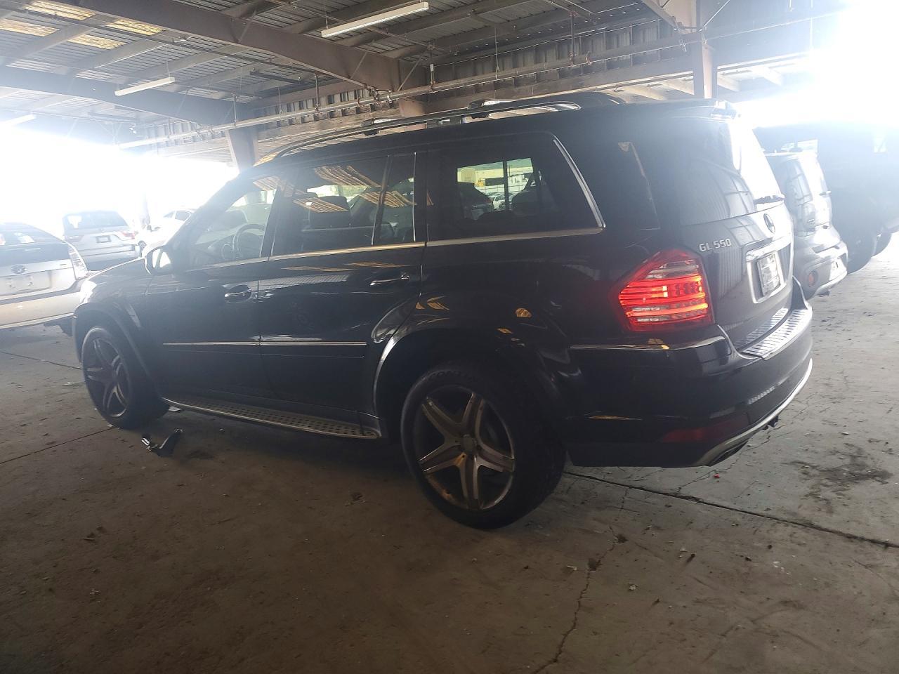 2010 Mercedes-Benz Gl 550 4Matic - Image 2