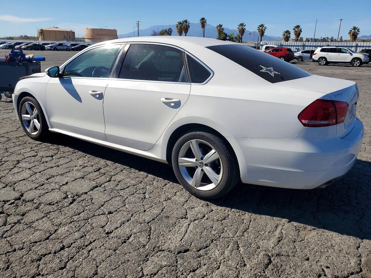 2012 Volkswagen Passat Se - Image 2