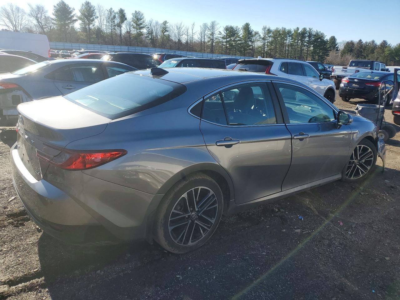 2025 Toyota Camry Xle - Фото 3