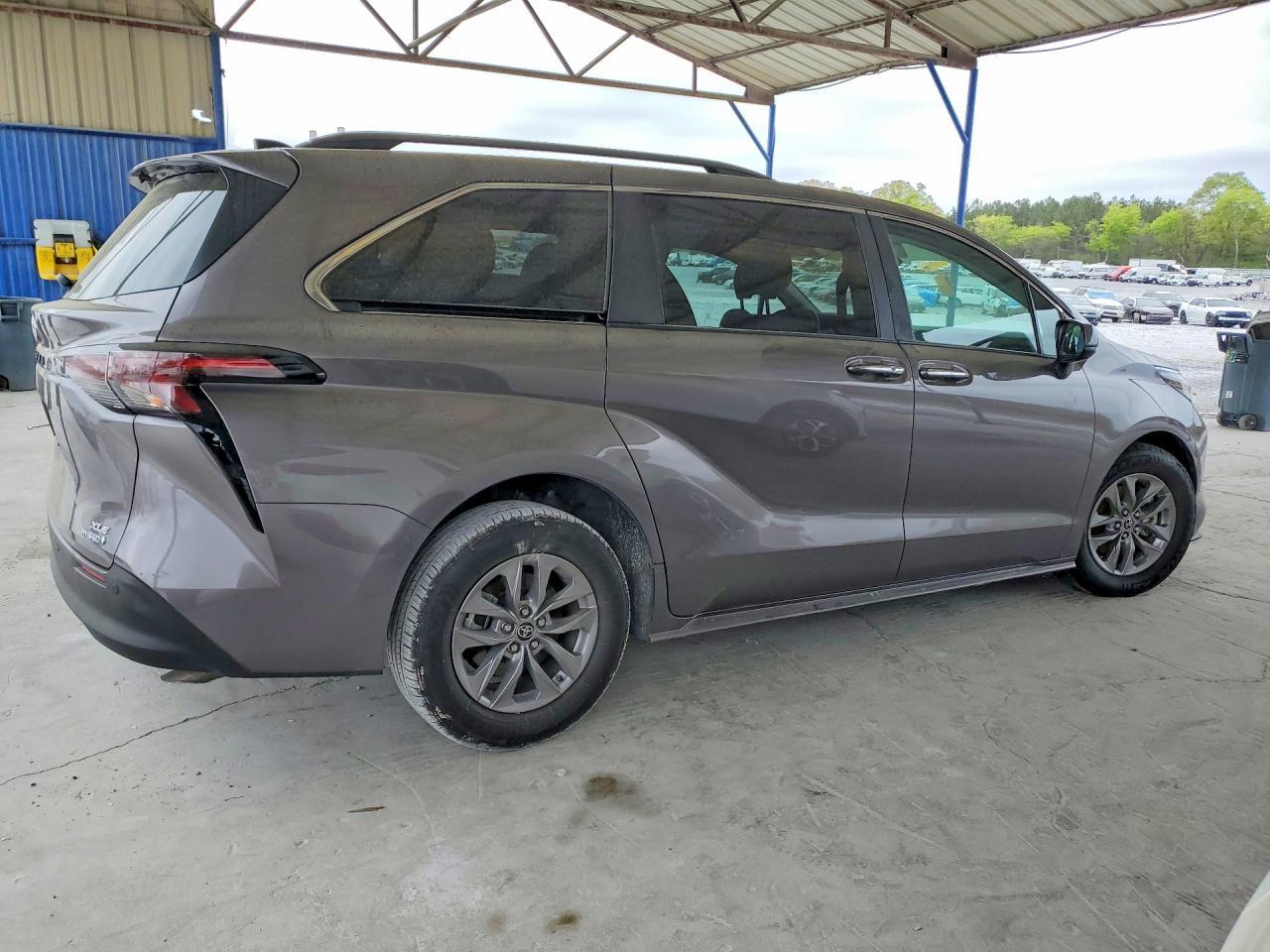 2024 Toyota Sienna Xle 8-Passenger - Фото 3