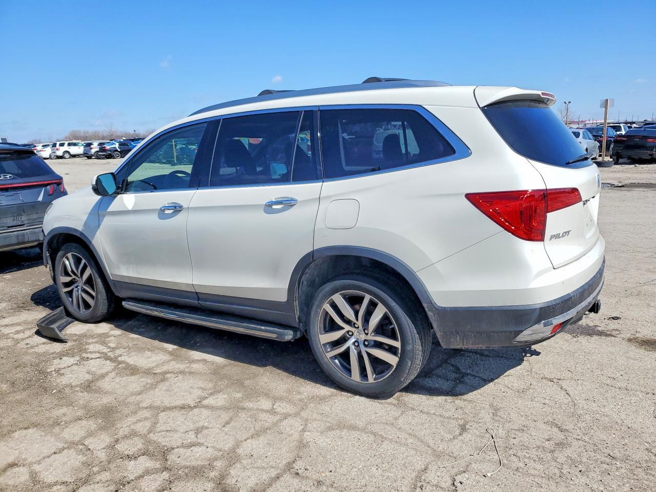2017 Honda Pilot - Image 2